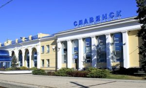 Славянск сейчас: деньги подвезут, проезд бесплатный, в магазинах просят не брать лишнего