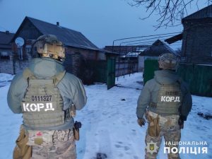 Полицейские Краматорской оперативной зоны во время обысков изымали наркотические средства, оружие и взрывчатку