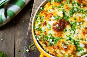 Вкуснейшая запеканка с картошкой и беконом, которая тает во рту: готовить всего 15 минут