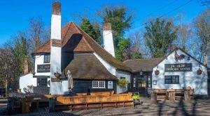 “Проработал 1229 лет”: в Англии из-за пандемии закрылся старейший паб страны