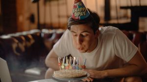 Почему приметы запрещают поздравлять с днем рождения заранее