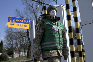 Украина вводит чрезвычайное положение. Что нужно знать?