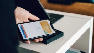 Ни в метро, ни в магазинах: россияне не могут использовать Apple Pay и Google Pay