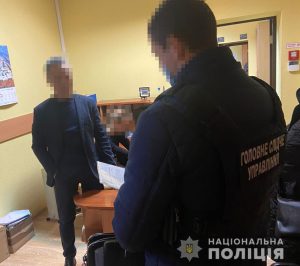 Нацполиция разоблачила преступную «схему» по хищению средств при закупке защитных костюмов для медперсонала