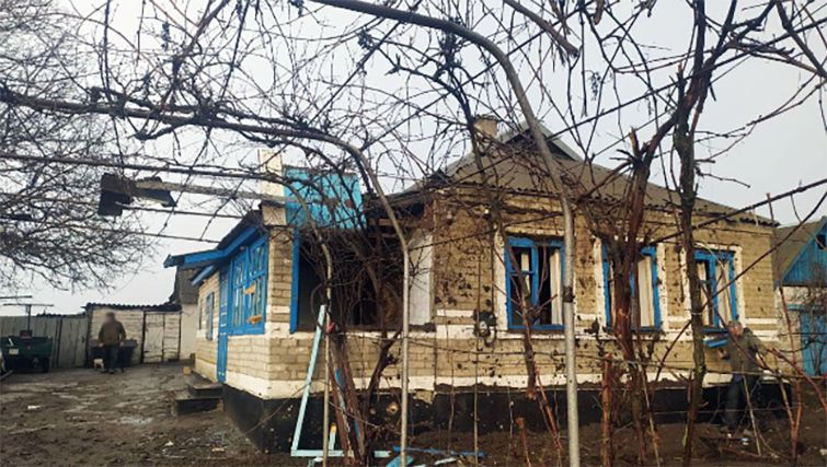 Обстрелы на Донбассе — повреждены дома, более тысячи человек остались без света