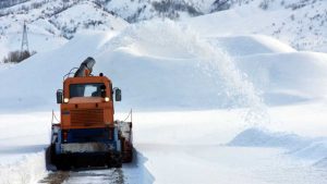 Техника не может справиться: снегопады в Турции заблокировали почти 800 дорог