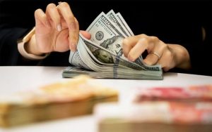 Нацбанк увеличил лимит на снятие наличных денег в иностранной валюте