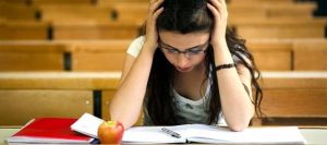 Вимушено переміщені студенти можуть навчатися онлайн в інших університетах: список вишів