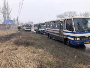 Людей из Изюма вывозят в Славянск