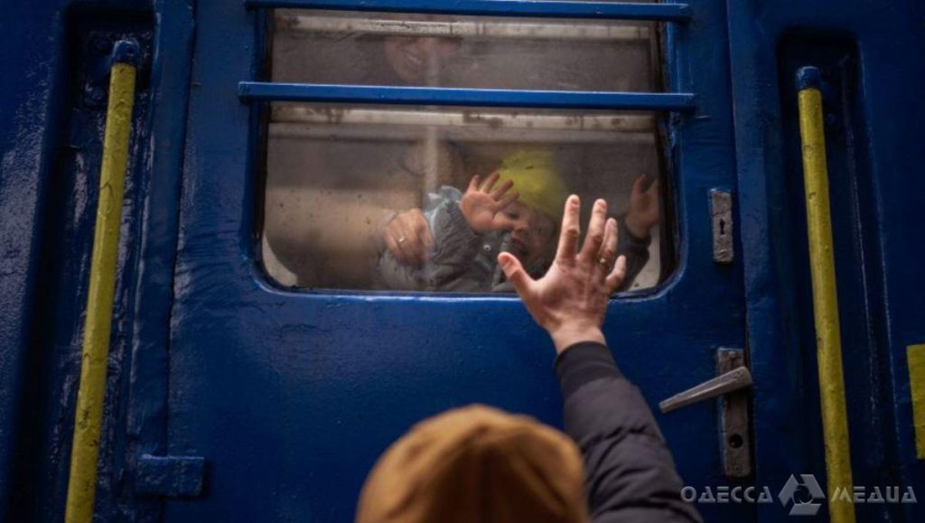 Эвакуационный пассажирский поезд в Лимане попал под обстрел