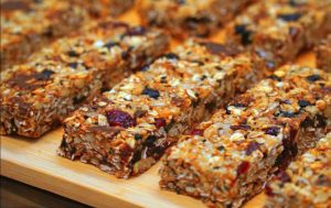 Как приготовить энергетические батончики самостоятельно: пригодятся в любой ситуации