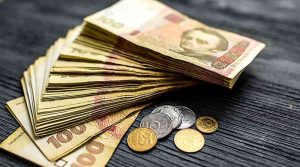 Якими будуть зарплати бюджетників під час війни: уряд ухвалив рішення