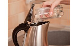 «Вода Донбасу» рекомендує 15 хвилин кип’ятити воду: у компанії закінчується хлор