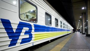 Укрзалізниця повертає платний проїзд неевакуаційними поїздами, а також закордонними рейсами