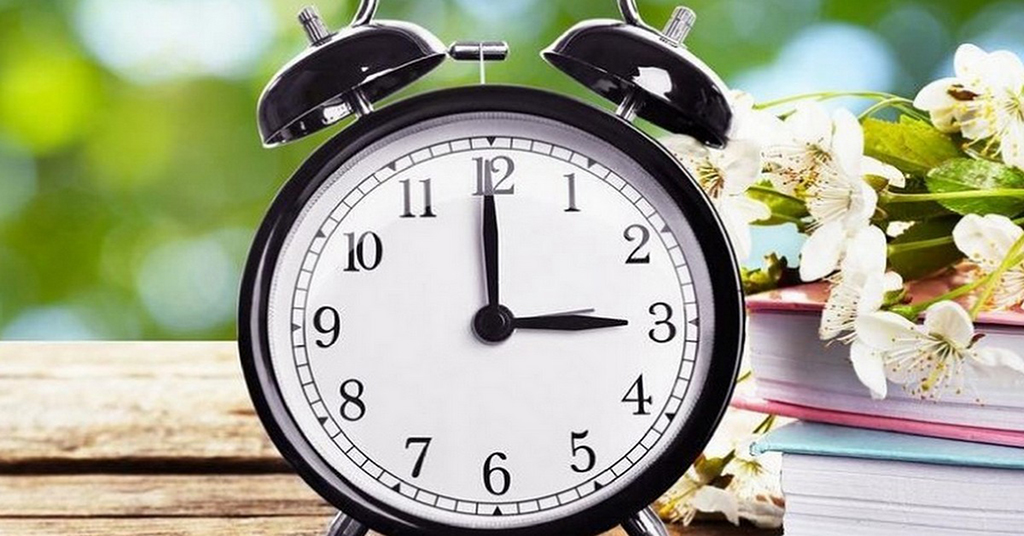 Переход на летнее время 2022: когда переводят часы в Украине