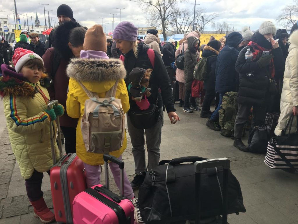 Помощь вынужденным переселенцам: Кабмин совместно с ООН объявил о дополнительных выплатах