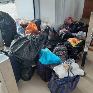 Міська рада Краматорська шукає господарів речей або їхніх родичів, які залишилися після трагедії на вокзалі