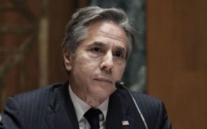 Блінкен: “Україна повинна сама вирішувати, чи атакувати російські об’єкти”