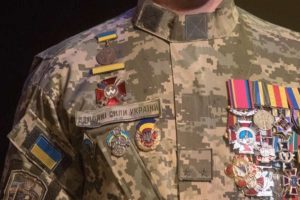 В Україні за незаконне носіння військової форми може бути покарання