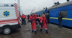 Поранені через авіаудар по залізничному вокзалу Краматорска прибули до Львова