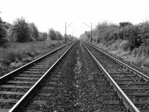 Из-за авиационных ударов разрушено железнодорожное полотно между Краматорском и Славянском