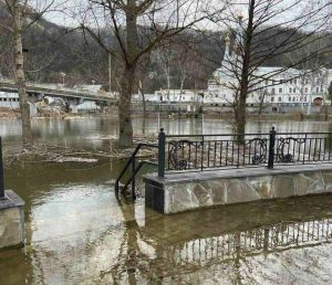 У Святогірську вийшов з берегів Сіверський Донець, але ситуація в нормі, — директор парку “Святі гори”