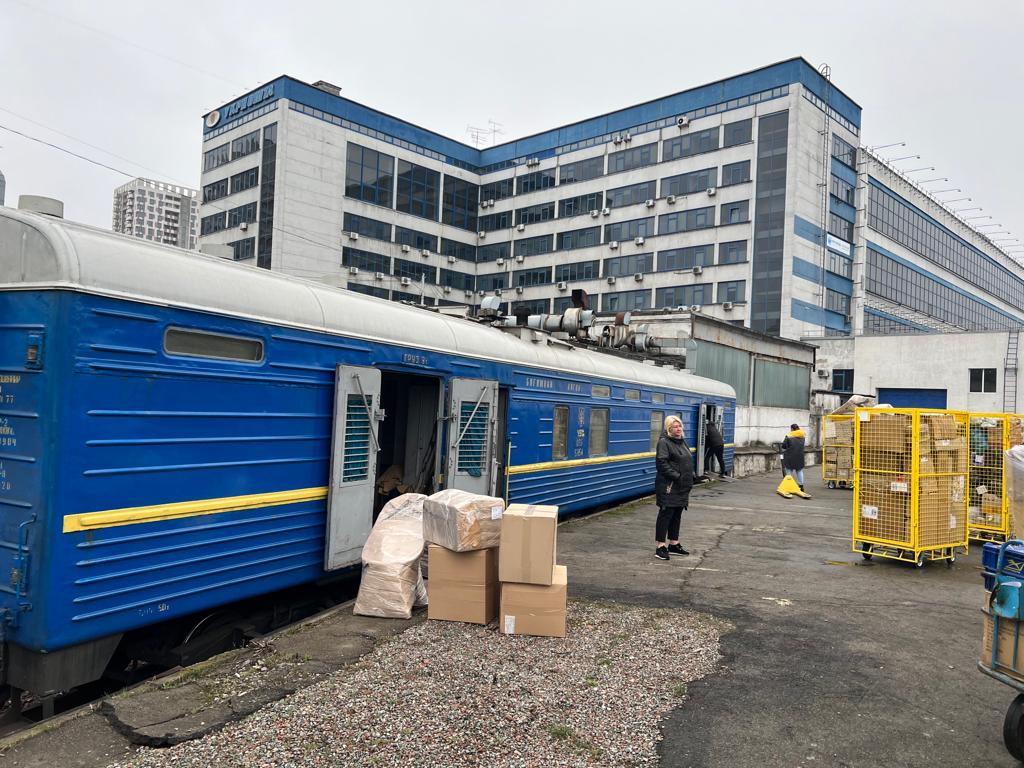 Укрпошта відновлює доставку залізницею