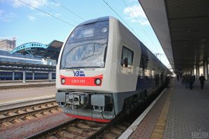 Купить билет на поезд на сайте “Укрзализныци” пока невозможно: названа причина