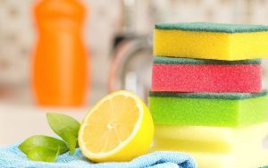 Чому губки для миття посуду різного кольору: ви точно цього не знали