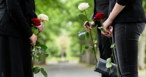 Помощь на похороны во время войны: кто и как может получить выплаты