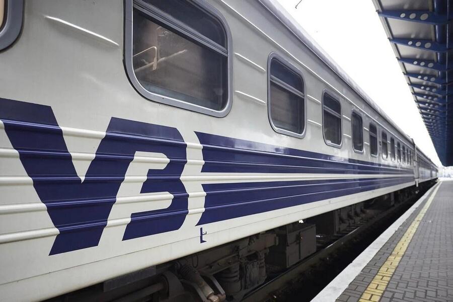 Укрзализныця приостанавливает продажу билетов онлайн через сторонние сервисы