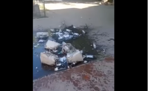 Шутки закончены: в Краматорске открыто уничтожили партию ликероводочной продукции, которую продавали несмотря на запрет