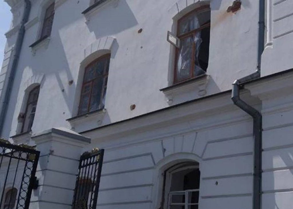 Оккупанты обстреляли Свято-Успенскую Святогорскую Лавру. Погибли священнослужители