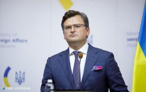 Украина готова воевать лопатами, если поставок оружия не будет, – Кулеба