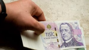 Чехия ограничит пособия для украинских беженцев