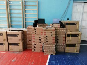 Вчителі зруйнованих шкіл Донеччини отримали ноутбуки