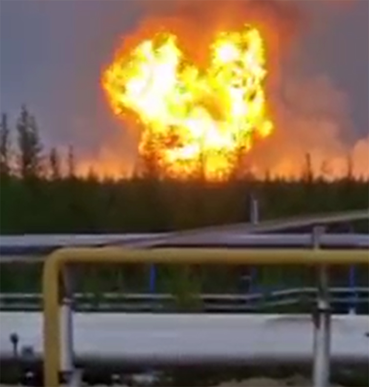 В России горит крупнейшее газовое месторождение: видео пожара