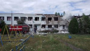 Російська пропаганда виправдовує знищення дитячого центру «Вітрила надії» фейком про нацистів та заручників