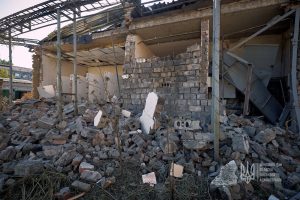 За добу від російських обстрілів постраждали 22 населених пункти Донеччини – окупанти вдарили по школі, залізниці, житловим будинкам