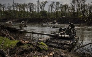 Нафтопродукти та нітрити. Що ще цього літа знайшли у воді з Сіверського Дінця та його приток