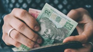 Пенсии украинцам повысят в четыре этапа до конца года