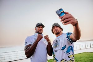 Бой Усика – Джошуа: букмекерские конторы оценили шансы