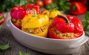 Як приготувати фарширований перець по-домашньому: 4 приголомшливих рецепта