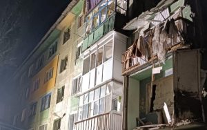 Окупанти знову обстріляли Костянтинівку: зруйнований багатоквартирний будинок