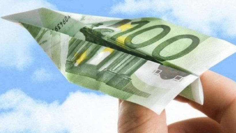 Українці мають сплатити до бюджету податки на соцвиплати, отримані за кордоном