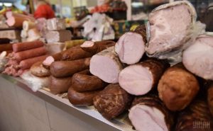 Сир 600 гривень за кіло, ковбаса – 500: озвучено ціни на продукти на окупованій території