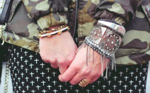 Вдарить по здоров’ю: чому не можна носити золото та срібло разом