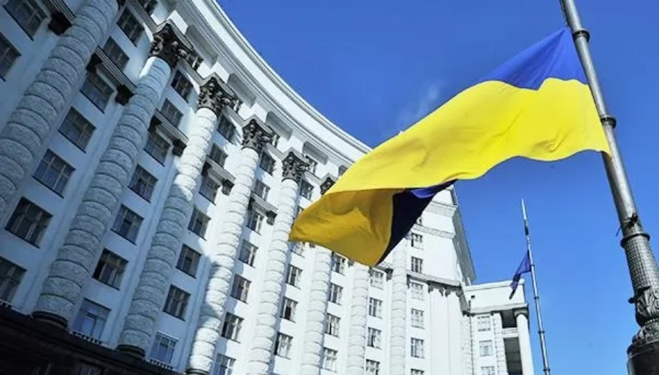 Кабмін хоче звільнити чиновників від мобілізації