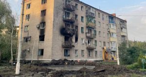 От ракетного удара пострадала центральная часть Славянска. Фото, видео