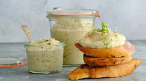 Не гірше за м’ясний паштет: рецепт баклажанної намазки всього з трьох інгредієнтів